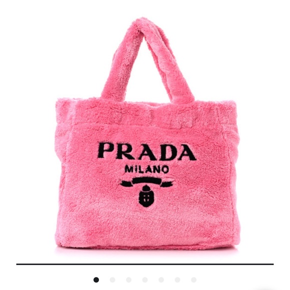 Prada Handbags - RARE Prada shearling tote 👛